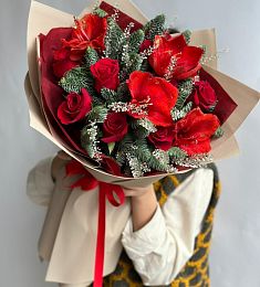 Букет "Новогодний фейерверк" из роз, амариллисов и нобилиса