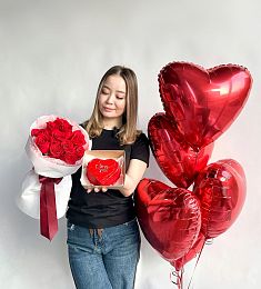 Сет "Страстный рассвет"  идеален для 14 февраля. 