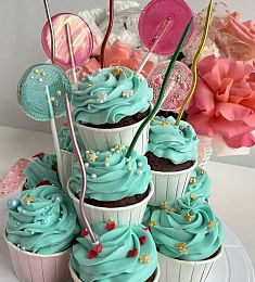 Торт из капкейков "Сладкая вершина"