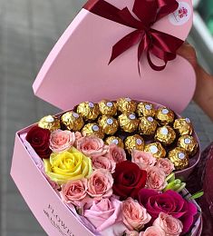 Сладкий подарок с цветами