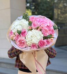 Букет "Пуэрто-Рико" из гортензии и роз