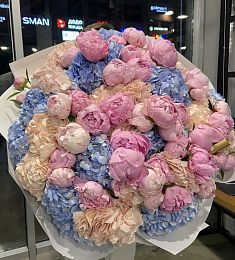 Премиум букет из пионов и гортензий