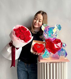 Сет "Трио" букет роз, бенто тортик и мишка светильник