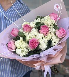 Майский букет с бульденежем и розами