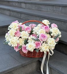 Композиция "Охара" из роз и эвкалипта в коробке