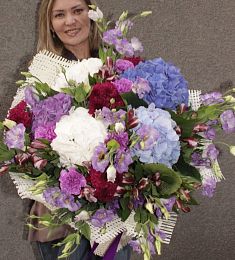 Прекрасный букет "Незабываемый восторг" из гортензий, пионов и роз