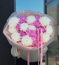 Букет "Севиль" из гортензий и крупных хризантем