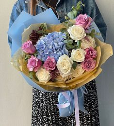 Букет "Бабочка" из гортензий и роз