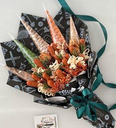 Мужской букет "Канцлер" с колбасой, сыром и орехами