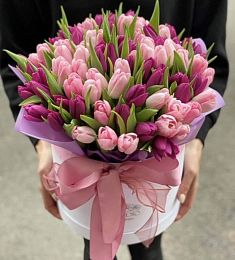 101 сиреневый и розовый тюльпан в коробке