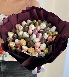 Клубничный букет "Strawbliss"  из клубники в итальянском шоколаде