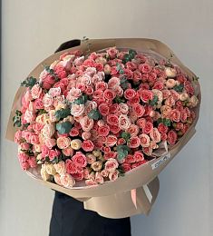 Букет "Комо L" из спрей роз и эвкалипта