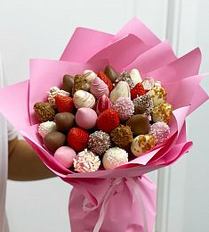 Клубничный букет "Velvetouch" из клубники в шоколаде и свежих ягод