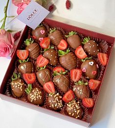Клубничный бокс "Горячий шоколад"  клубника в молочном шоколаде