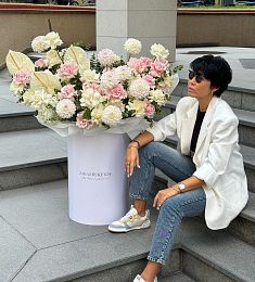 Букет "Кальяри" из роз, георгинов и антуриума