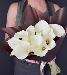 Букет из 9 белых калл