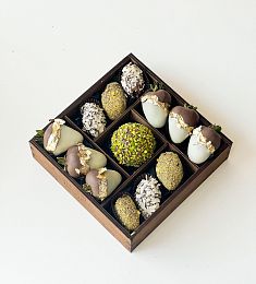 Фруктовый бокс "Eid" клубника и финики в шоколаде