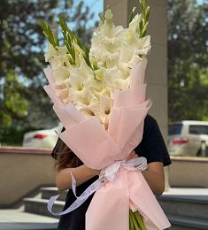 Букет "Любимому учителю" из гладиолусов