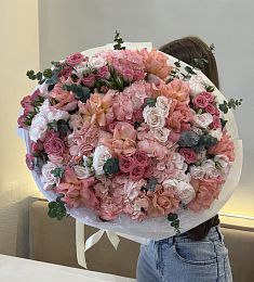 Букет "Катерина" из гортензий и роз