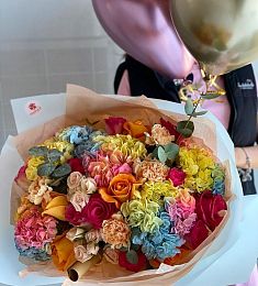 Букет "Еркетай" из гвоздик, гортензий и роз