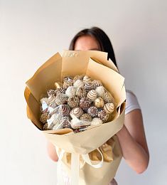  "Золотой век" L  букет из клубники в золотых оттенках