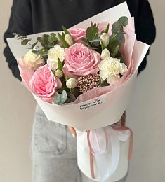 Букет "Salma" из гвоздик, роз и тюльпанов