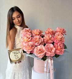 Сет "Роял и бенто" розы в коробке и бенто тортик