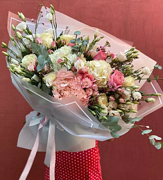 Композиция "Жозефина" из гортензий, роз, лизиантусов и эвкалипта