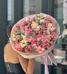 Букет "Комо" из спрей роз и эвкалипта