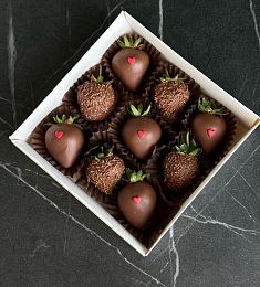 Клубничный бокс "Шоколадный восторг" клубника в итальянском шоколаде