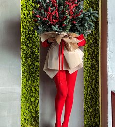 Букет "Зимний эстет" из нобилиса и илекса