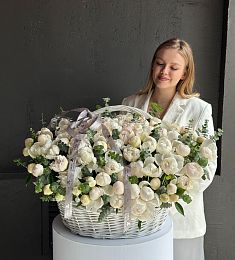 107 местных пионов в корзине