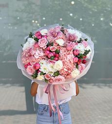 Букет "Инфинити" из роз, гортензий, гвоздик и хризантем