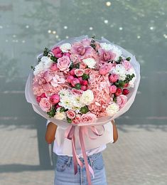 Букет "Инфинити" из роз, гортензий, гвоздик и хризантем