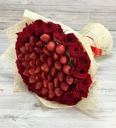 Букет из ягод и цветов "Карамельная ягодка"