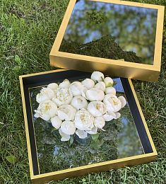 Стеклянная рамка с 21 местным пионом